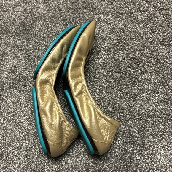 Limited edition Champaign gold Tieks size 10 - Picture 6 of 6